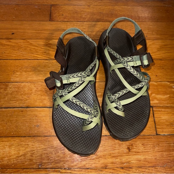 Green Women’s Chacos size 8 - Picture 2 of 5